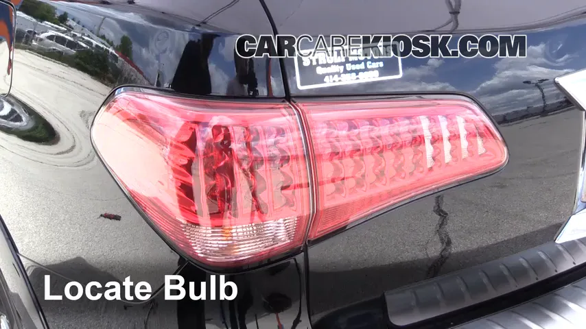 2011 Infiniti QX56 5.6L V8 Lights Turn Signal - Rear (replace bulb)